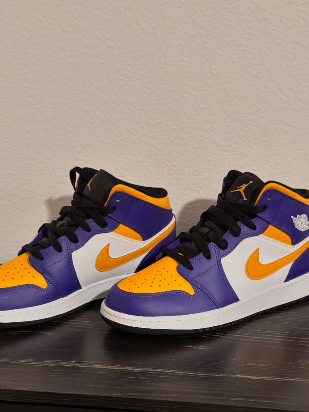 Air Jordan 1 Mid Lakers